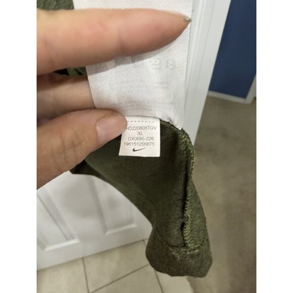 Men’s The Nike Tee Dri-Fit in Green - Size XL - Picture 8 of 10